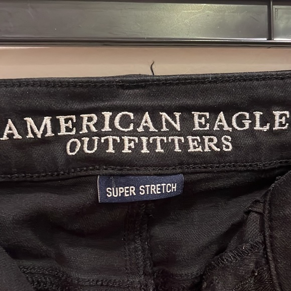 Women’s Black MIDI American Eagle 5inch Inseem Shorts - Picture 2 of 5